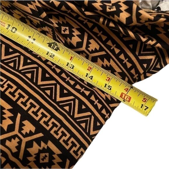 Express Aztec Print V-neck Maxi Dress
Women's Size medium nwt - Picture 9 of 9